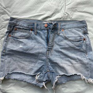 Relaxed Denim Shorts in Renfield Wash: Destructed Edition
